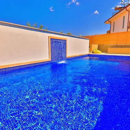 Villa Comfortable With Pool *